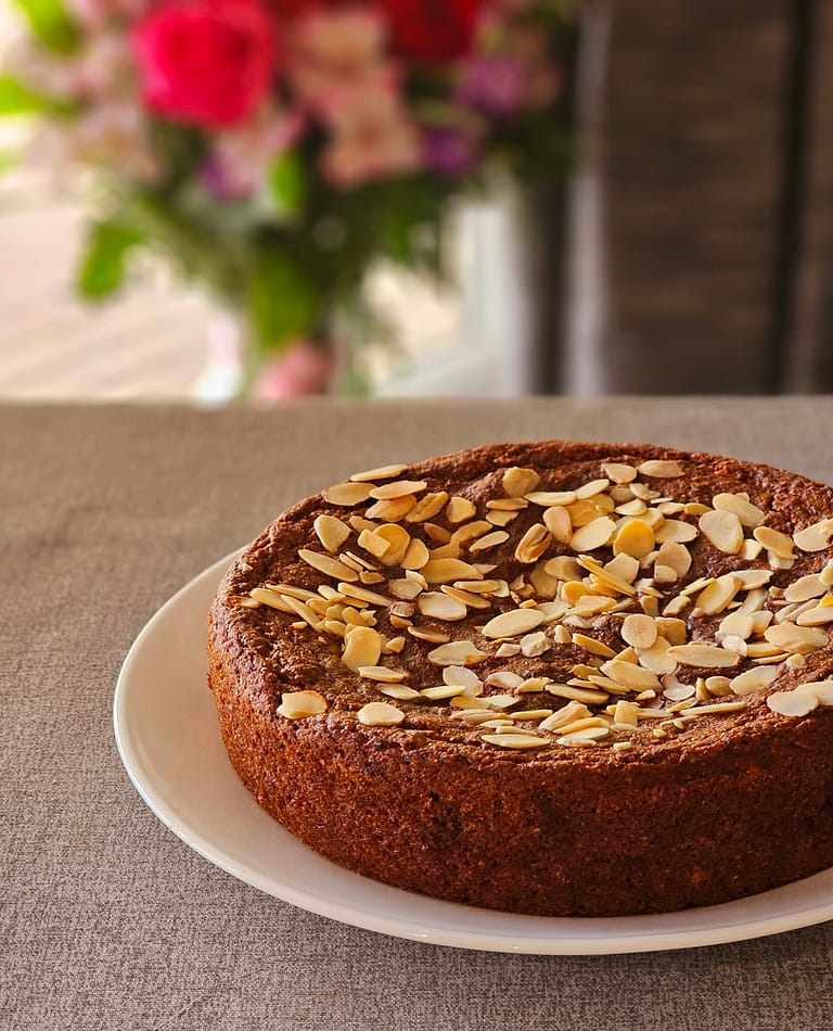 Low-fat Date and Almond Cake